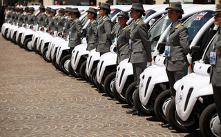 Illustration for article titled G8 Leaders Look Silly Shuttled Around In GEM Electric Cars